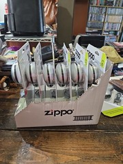 New Zippo Rechargeable Hand Warmer 6 hours of Heat and Power Bank
