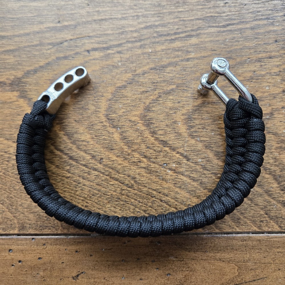 Paracord Survival Bracelet Buckle with Black Adjustable Shackle 550