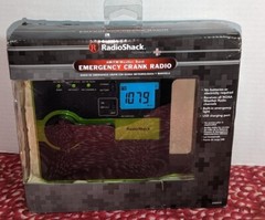 Radio Shack Emergency Crank Radio AM FM Weather Band USB Charging Port – NEW