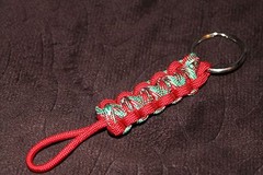 New Paracord Keychain – Holly Jolly, red #H5