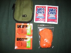 OUTDOOR MINI POUCH WITH ESSENTIALS FOR BUG BITES 2 ben’s tick &insect packs