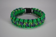 550 Paracord Survival Bracelet Cobra Kelly Green/Plumb Crazy «Made in the USA»