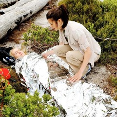 50 Silver Reflective Emergency Blankets, 83×63 – Essential Camping & Hiking Gear