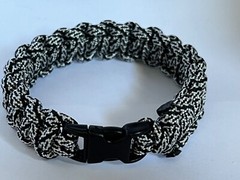 Black and White Paracord Bracelet – made in USA