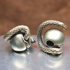 Retro Brass Desire Snake Female Genitalia Apple Figure EDC Outdoor Paracord Bead