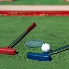 Pair of Durable Plastic Golf Putting Hole Covers Green for Practice Use