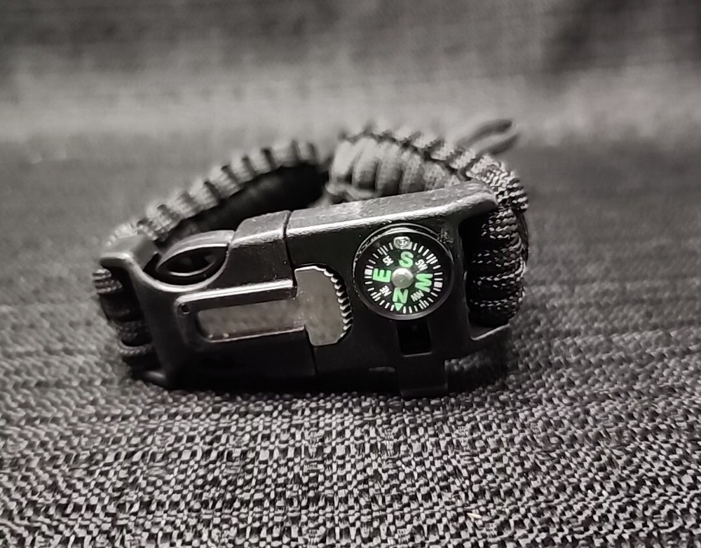 Survival Bracelet with Compass And Other Functions (T58)