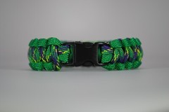 550 Paracord Survival Bracelet Cobra Kelly Green/Plumb Crazy «Made in the USA»