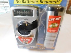 NOS INNOVAGE Outdoor storm Weather Battery Free Crank Radio Ear Bud Headphones