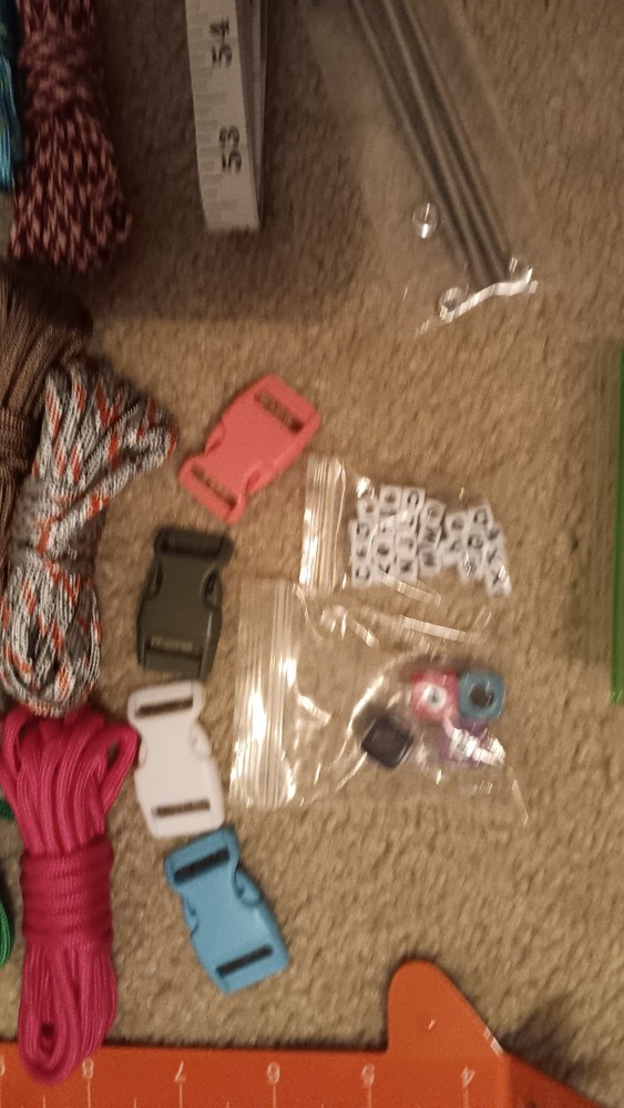 paracord bracelet making kit, multiple colors, booklet, beads of the alphabet