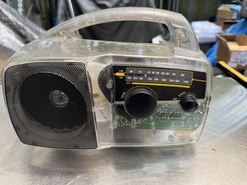 Freeplay Plus Self Powered AM/FM Radio Solar Power Emergency Wind Up Crank *read