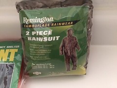 Remington New Camouflage 2 PC rainwear Med/Large & Coghlan’s Tube Tent 8ft, new