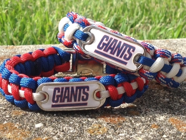 New York Giants Paracord Bracelet w/ NFL Dog Tag and Metal Buckle. AWESOME!!!
