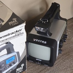 Vector Stormtracker Elite WC300DSV TV Lantern AM/FM Weather Alert Radio – Read