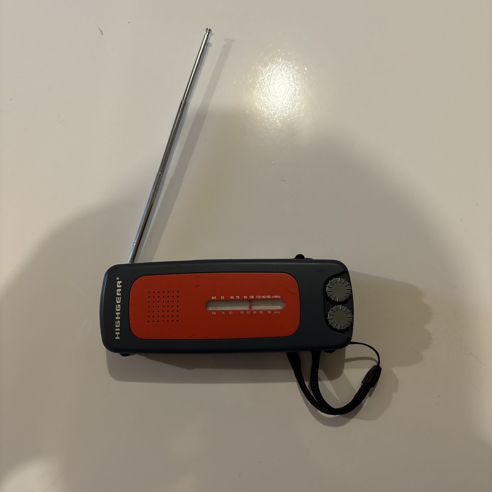 HIGHGEAR Outdoor Tools – COMBO – Smart Dynamo Radio Flashlight Hand Crank