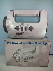 Survival Radio-AM -FM-Flashlight-Florescent Rotating Handle-generator with crank