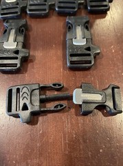 8~ 2.25×3/4″ Paracord Buckle w/ Flint, Striker & Whistle Wrist Rope
