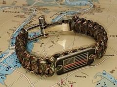 PARACORD SURVIVAL BRACELET WITH AN AMERICAN FLAG, POLICE, FIRE DEPARTMENT, NEW