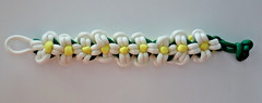 DAISY BRACELET PARACORD HAND MADE 8″ LONG WHITE GREEN YELLOW 9 FLOWER DESIGN