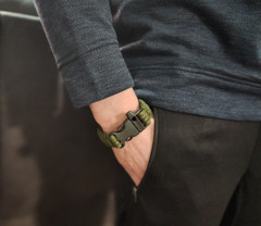 Outdoor Adjustable Paracord Survival emergency Bracelet with Whistle