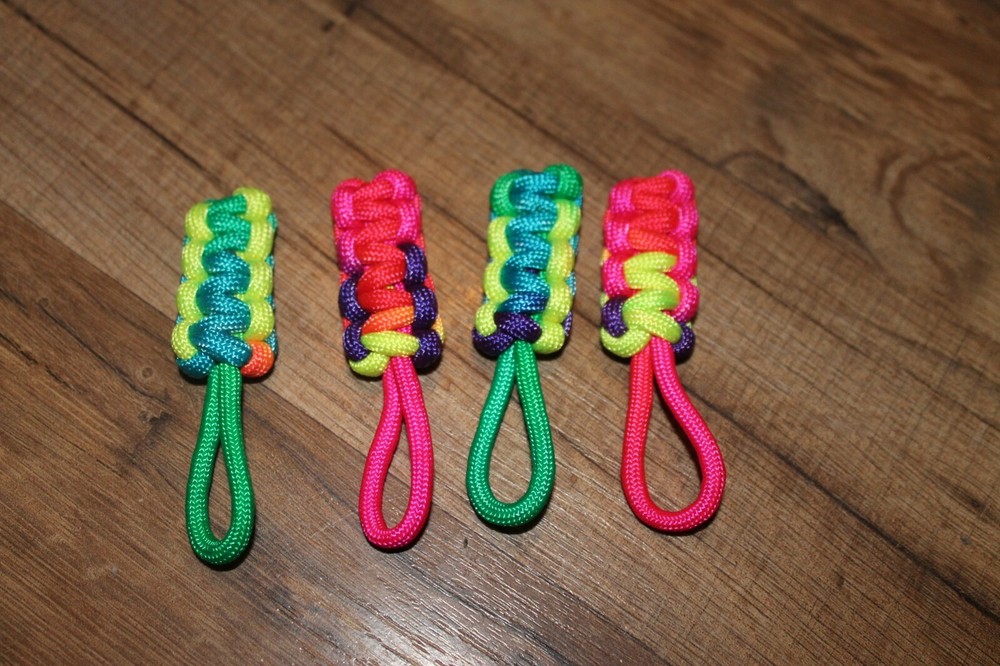 paracord zipper pull – rainbow