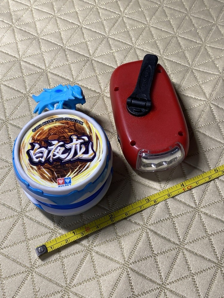 Lot of 2 – Audley YoYo Collection & Dynamo Hand Crank Flashlight
