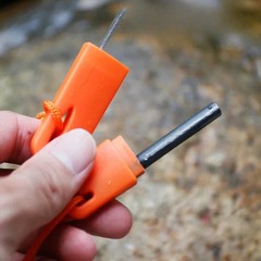 New Outdoor Survival Emergency Kit Flint Fire Starting Tool with Serrated Scrape