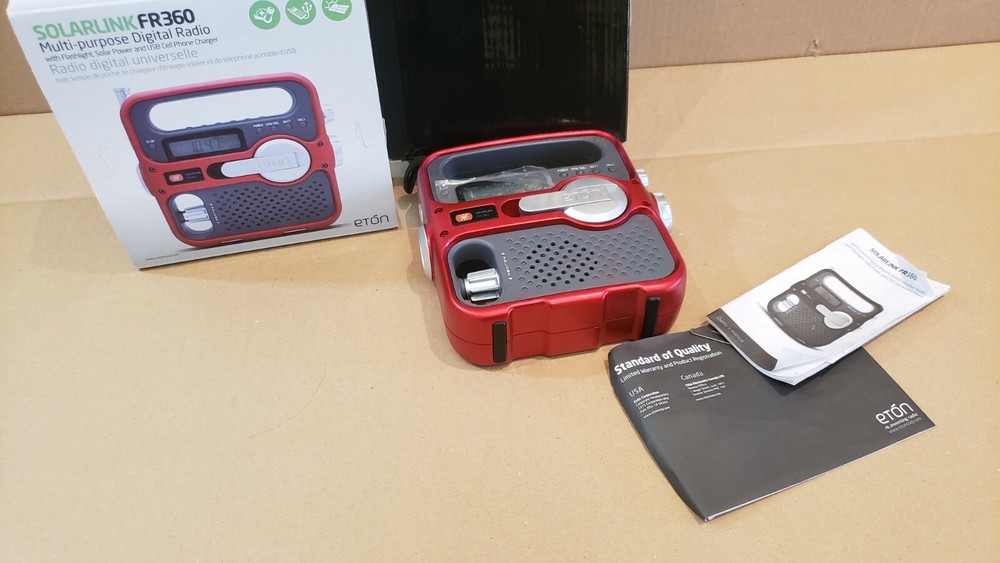 SOLARLINK FR360 MUTI PURPOSE DIGITAL RADIO ETON NEW FLASHLIGHT SOLAR POWER USB
