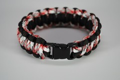 550 Paracord Survival Bracelet Cobra Black/Red Camo «Made in the USA»