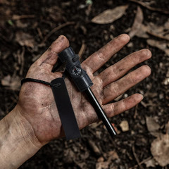 Fire Starter Survival Tool, Ferro Rod Kit with with Compass, Paracord and Whistl