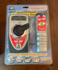 Innovage Vintage Outdoor Emergency Radio/Flashlight Set, No Batteries Required