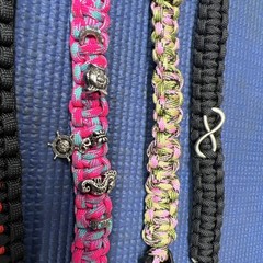FB2- Lot of 7 Some Cobra Weaved Paracord Bracelets 7-1/2-8” End To End Charms