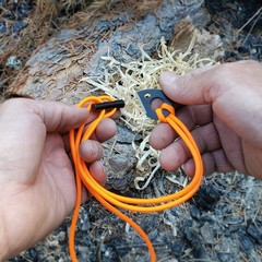 Emergency Fire Starter Necklace – Lightweight Mini Ferro Rod with Steel Claw Str