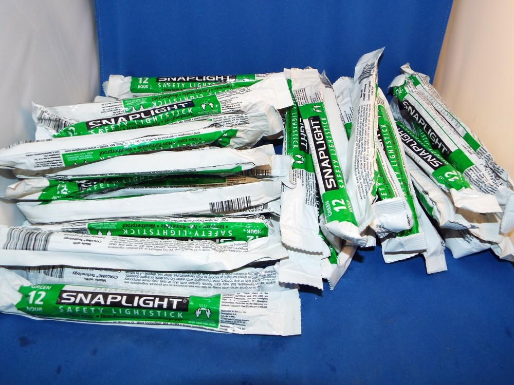 Lot of 50 Cyalume / Snaplight Safety LightStick Chemlight (Green) 12 Hour Each